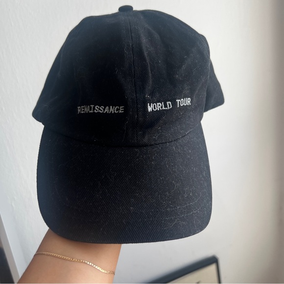 Renaissance Tour Hat - Picture 1 of 3